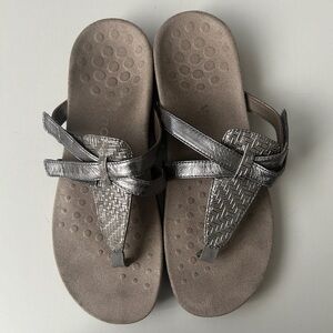 Vionic karley Sandals